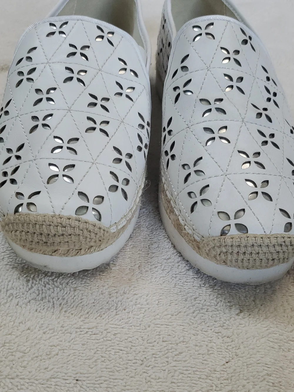Michael Kors Womens Keaton Slip Ons. Silver Cutout Details. Size 9
